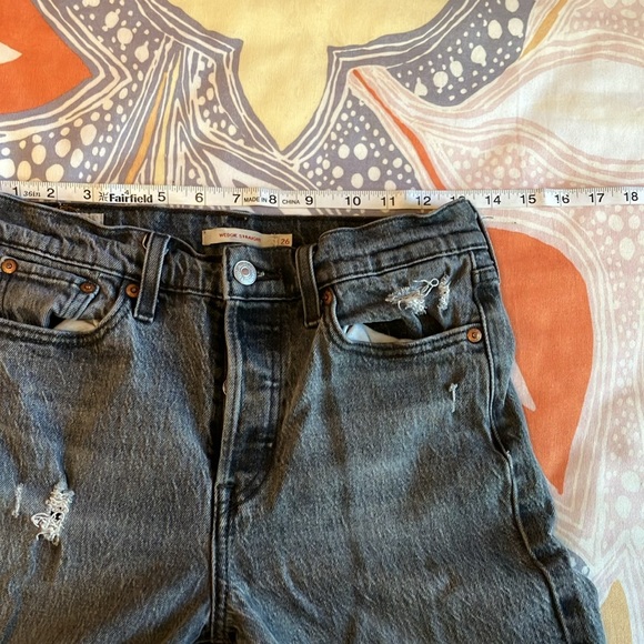 Levi's Wedgie Straight Leg Raw Hem Jeans - Picture 12 of 13